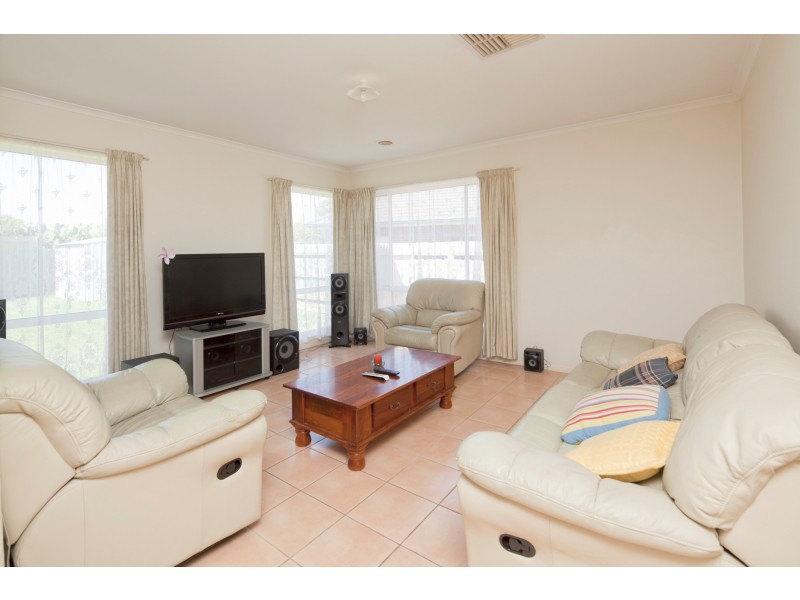2 Gustavus Place, Narre Warren South VIC 3805