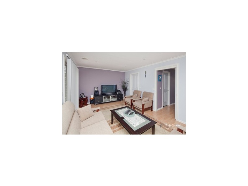 12 Blake Street, Berwick VIC 3806