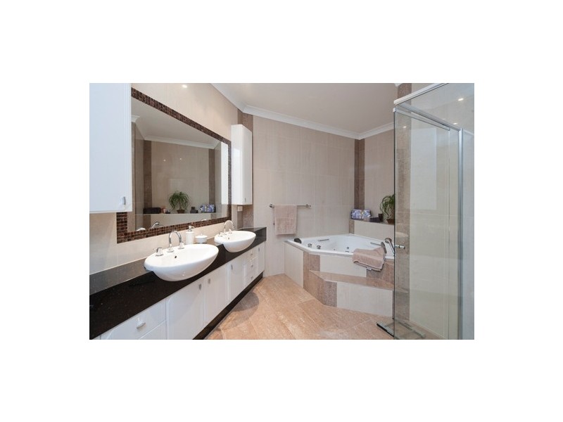 5 Hill Edge Court, Lysterfield South VIC 3156