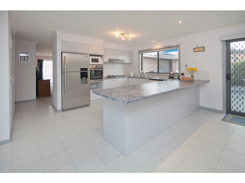 3 Chadbourn Place, Narre Warren South VIC 3805