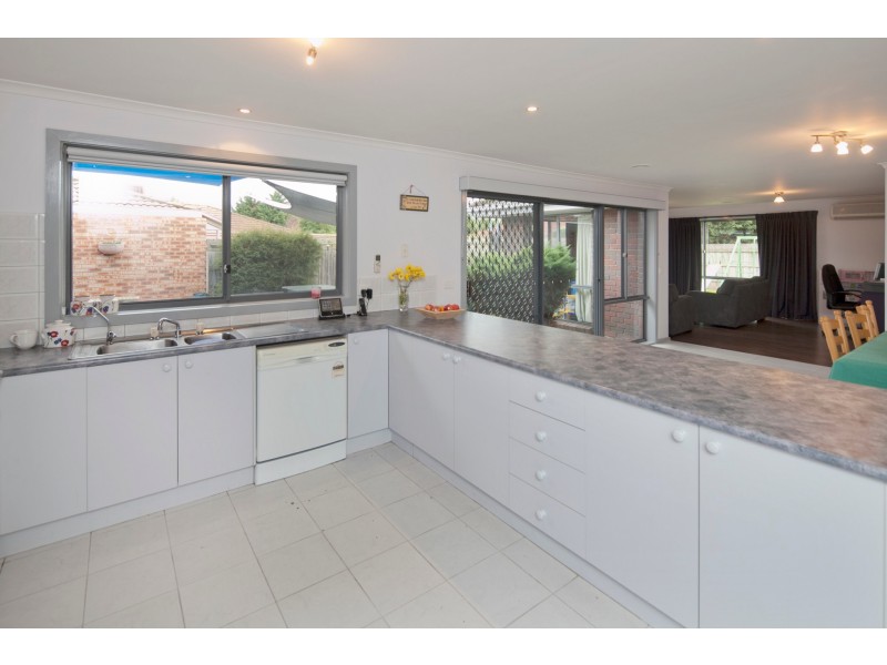 3 Chadbourn Place, Narre Warren South VIC 3805