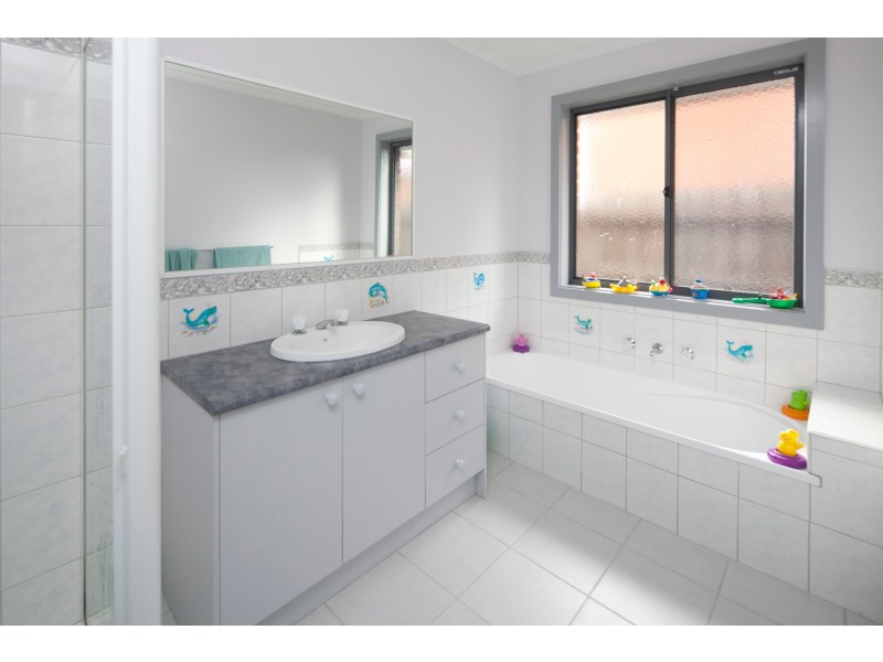 3 Chadbourn Place, Narre Warren South VIC 3805