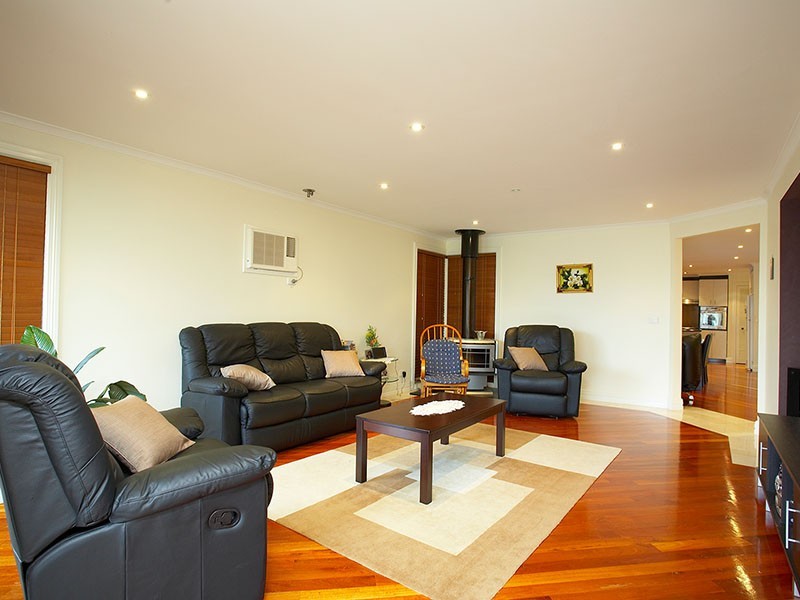 33 Ohio Cres, Narre Warren VIC 3805