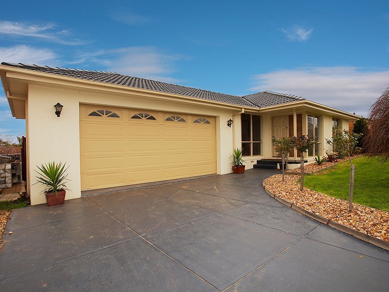 33 Ohio Cres, Narre Warren VIC 3805