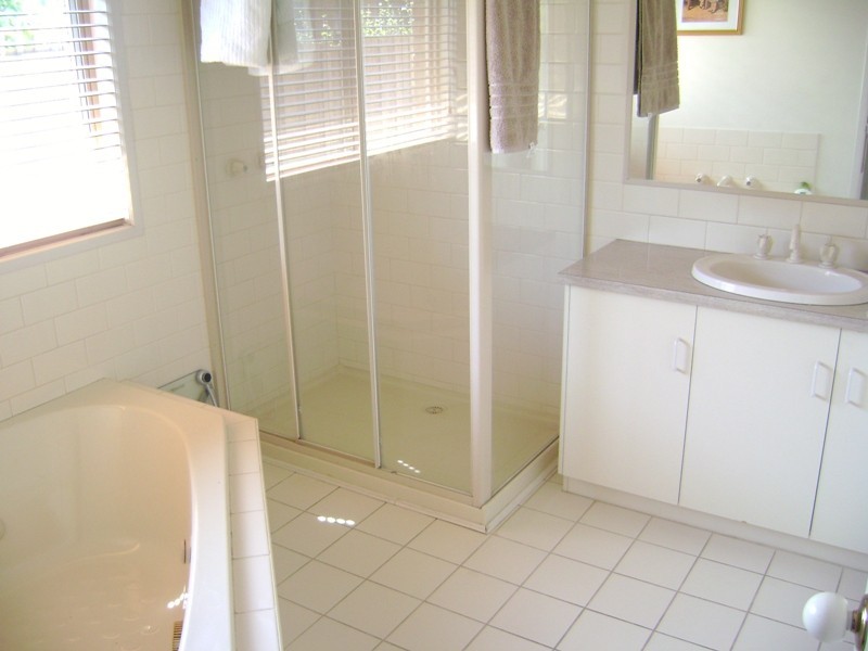 6 Baringa Park Deive, Narre Warren South VIC 3805