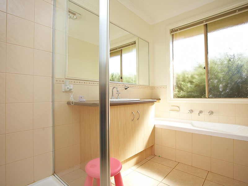 22 St Ives, Narre Warren South VIC 3805