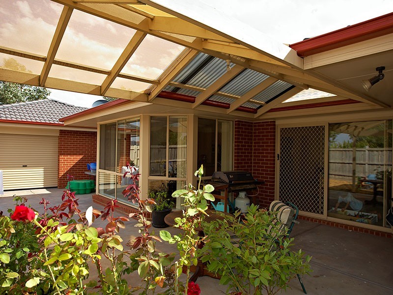 22 St Ives, Narre Warren South VIC 3805