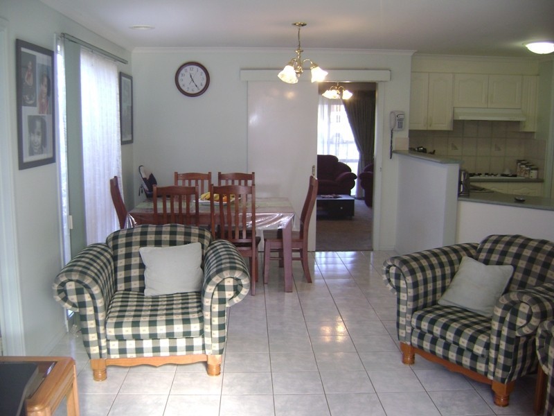 2 Deanswood Way, Narre Warren VIC 3805