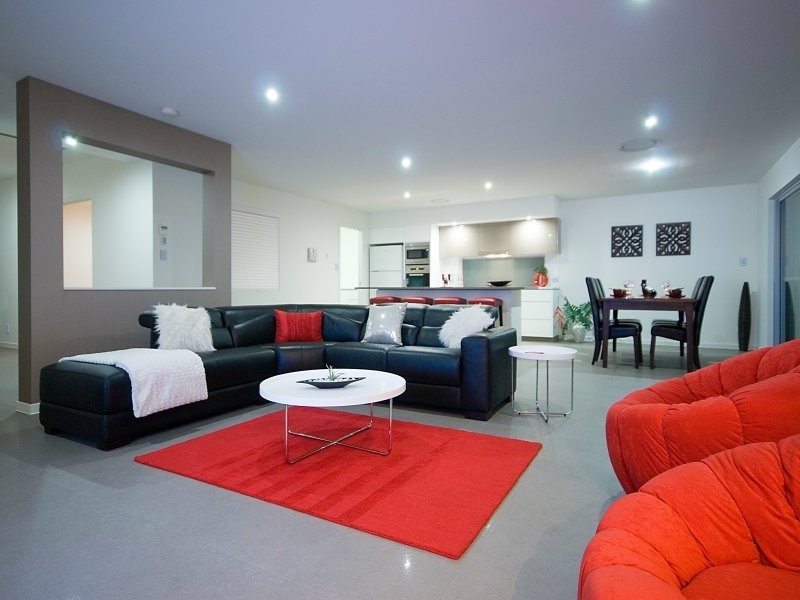 21 Weatherley Ave, Mermaid Waters QLD 4218