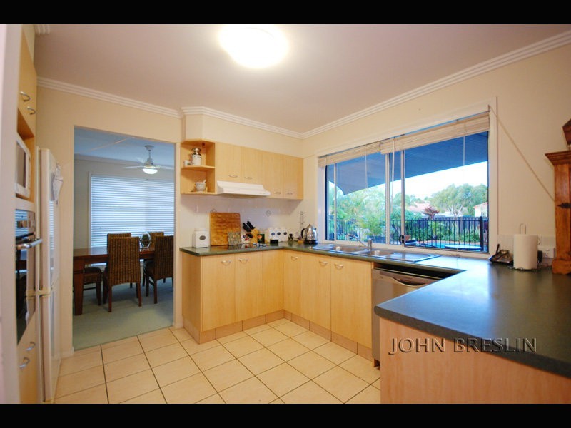 2 Ilminster Cr, Mudgeeraba QLD 4213