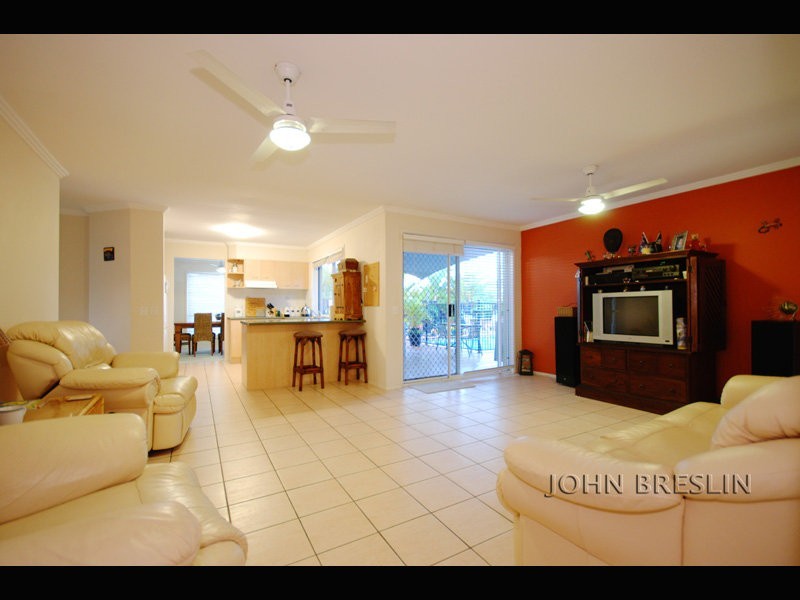 2 Ilminster Cr, Mudgeeraba QLD 4213