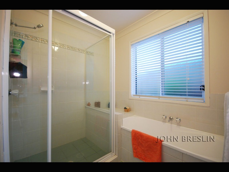 2 Ilminster Cr, Mudgeeraba QLD 4213