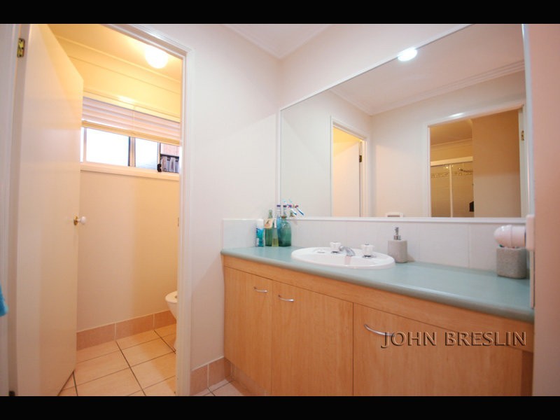 2 Ilminster Cr, Mudgeeraba QLD 4213