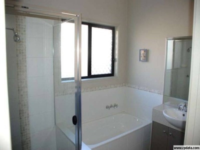 21 Campelles Ave, Varsity Lakes QLD 4227