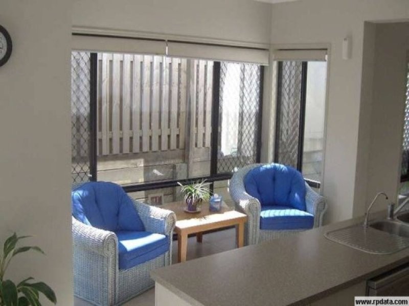 21 Campelles Ave, Varsity Lakes QLD 4227