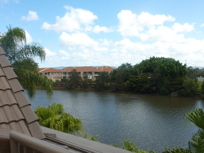 1/125 Santa Cruz Blvd, Clear Island Waters QLD 4226