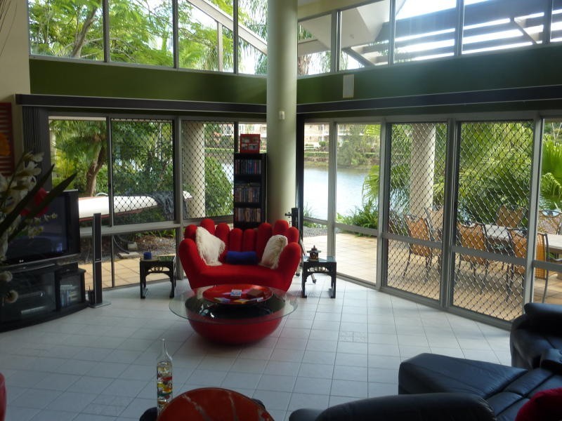 1/125 Santa Cruz Blvd, Clear Island Waters QLD 4226