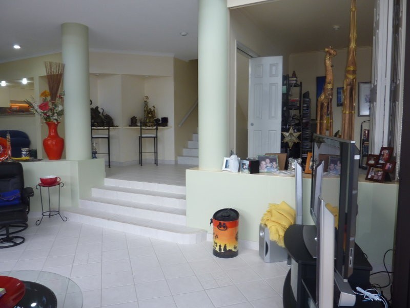 1/125 Santa Cruz Blvd, Clear Island Waters QLD 4226