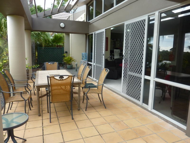 1/125 Santa Cruz Blvd, Clear Island Waters QLD 4226