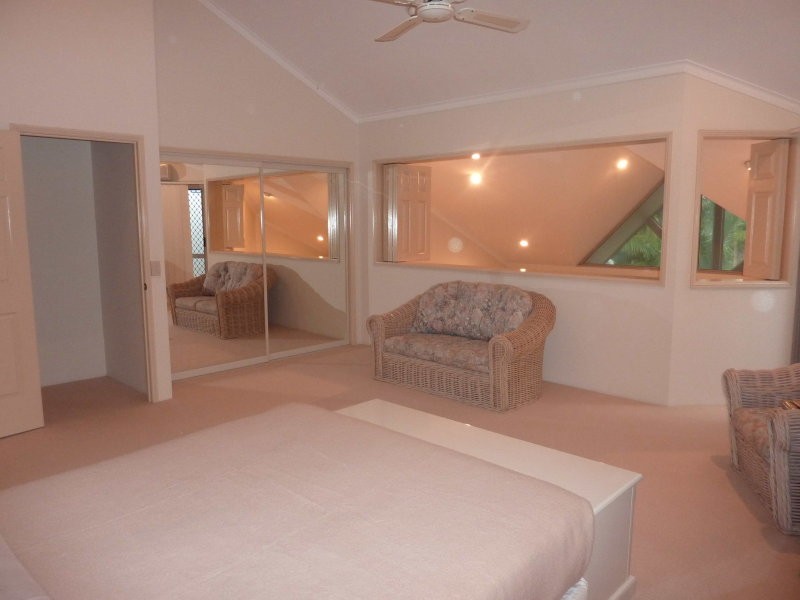 6/125 Santa Cruz Blvd, Clear Island Waters QLD 4226