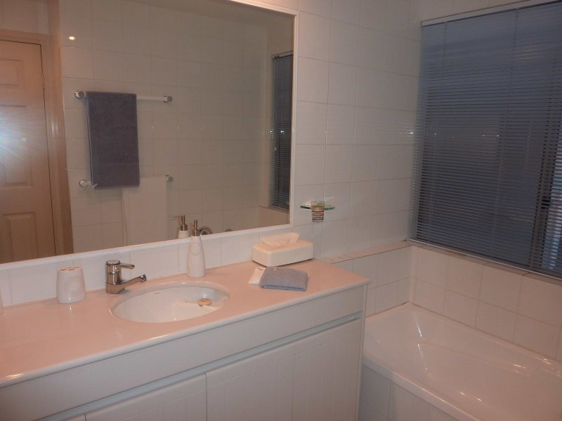 6/125 Santa Cruz Blvd, Clear Island Waters QLD 4226