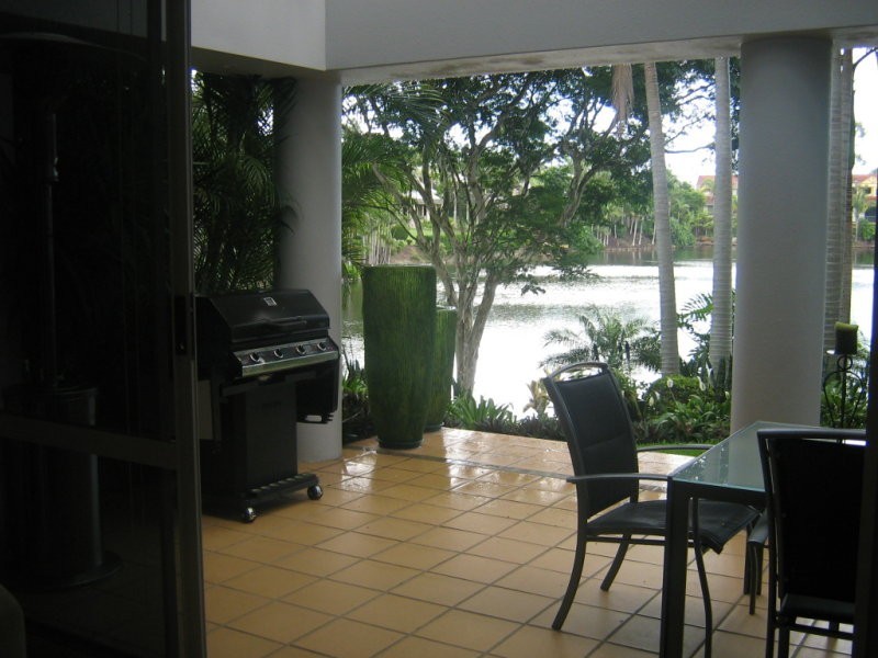 3/125 Santa Cruz Blvd, Clear Island Waters QLD 4226