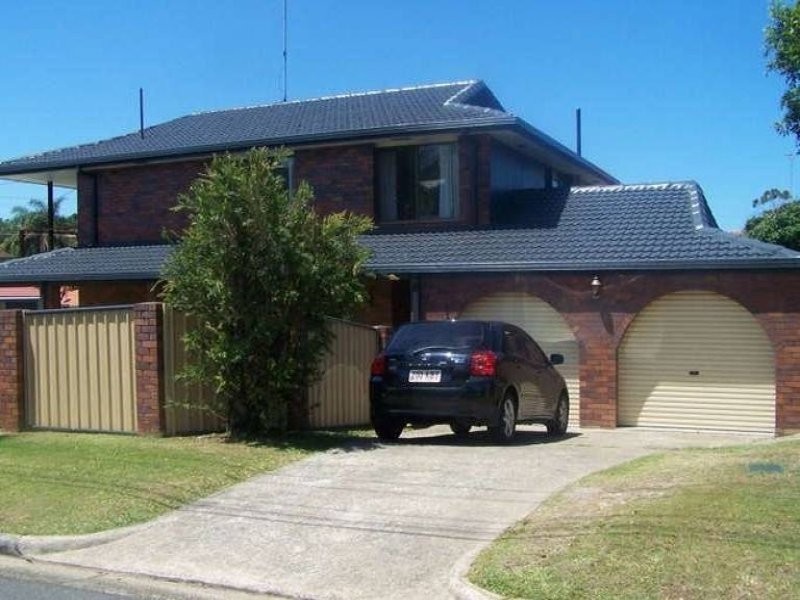 15 Crinum Cr, Southport QLD 4215