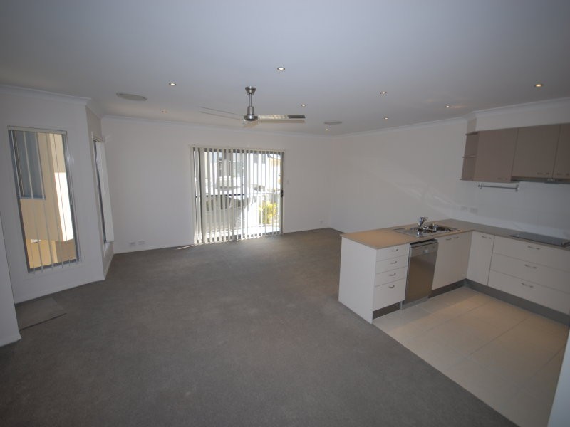 1/10 Cezaire Ave, Varsity Lakes QLD 4227