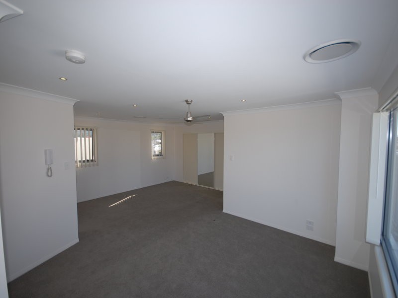 1/10 Cezaire Ave, Varsity Lakes QLD 4227