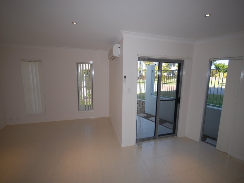 1/10 Cezaire Ave, Varsity Lakes QLD 4227