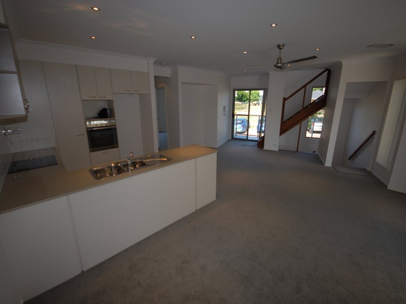 2/10 Cezaire Ave, Varsity Lakes QLD 4227