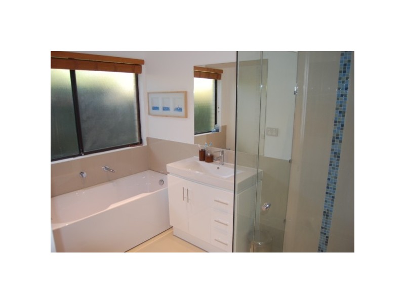 6 Killarney Av, Robina QLD 4226