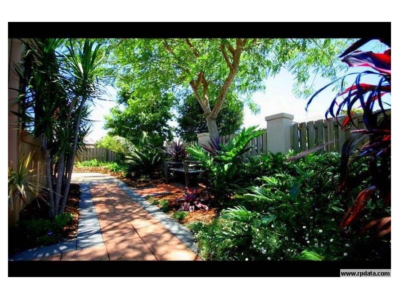 1/16 Gardendale Crescent, Burleigh Waters QLD 4220