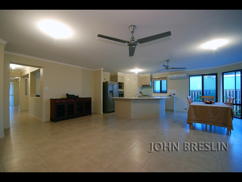 104 Observatory Drv, Reedy Creek QLD 4227
