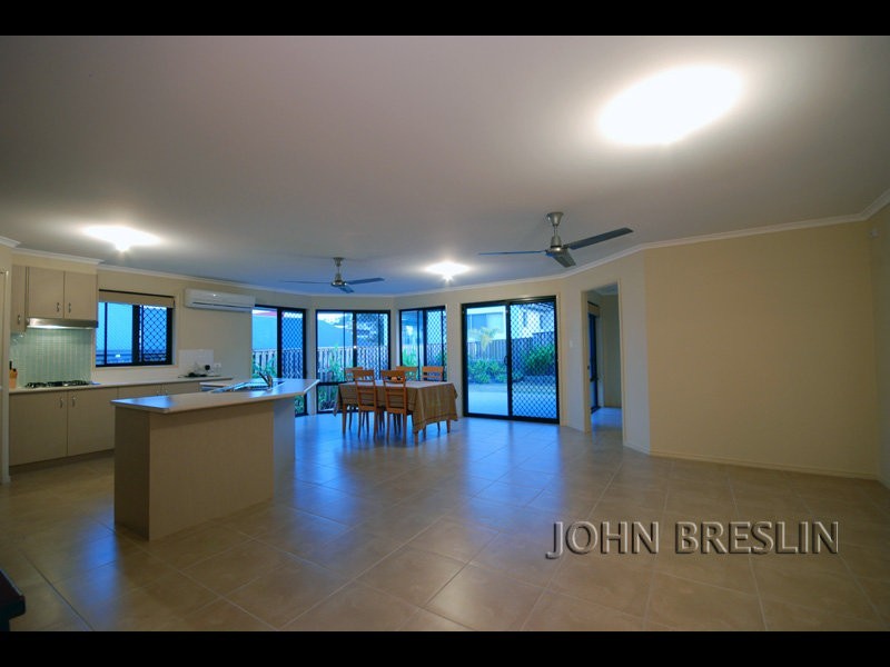 104 Observatory Drv, Reedy Creek QLD 4227