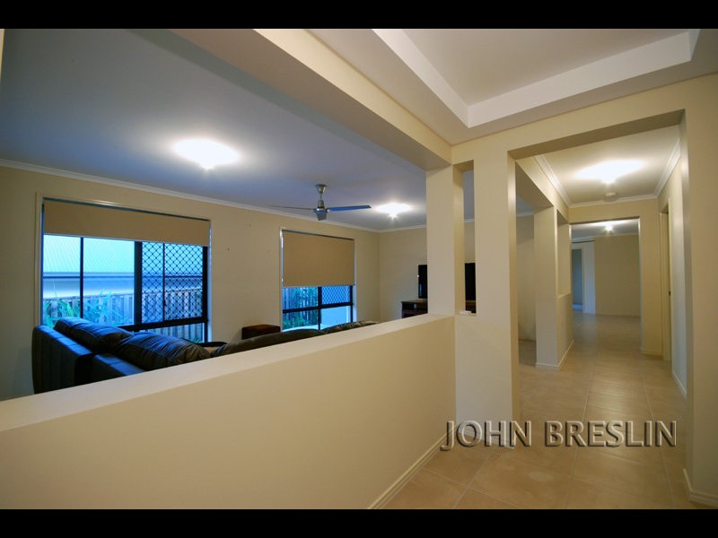 104 Observatory Drv, Reedy Creek QLD 4227