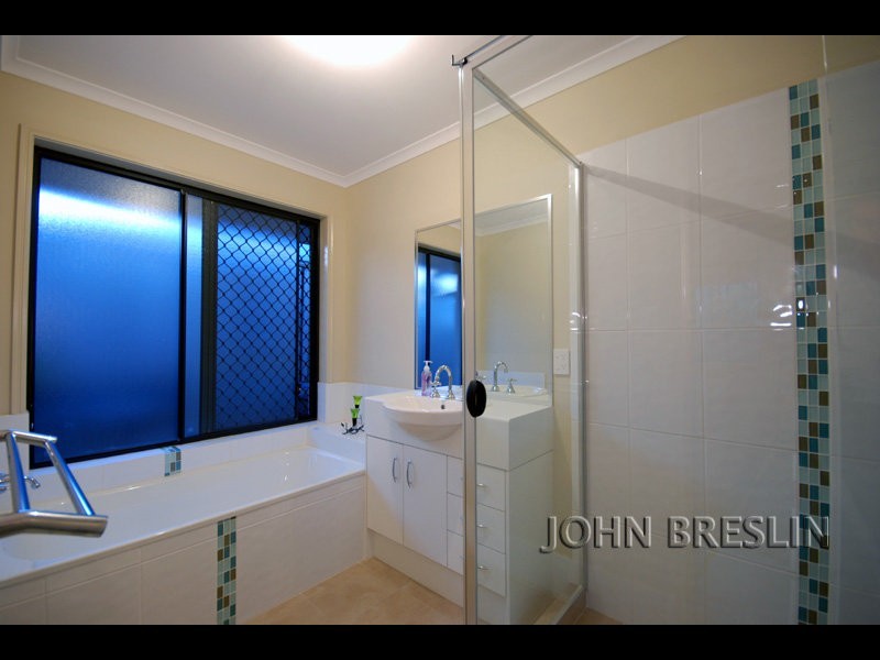 104 Observatory Drv, Reedy Creek QLD 4227