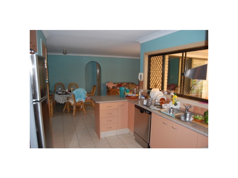 4 Nicolson Ct, Mermaid Waters QLD 4218