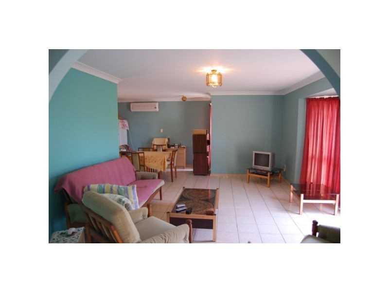 4 Nicolson Ct, Mermaid Waters QLD 4218