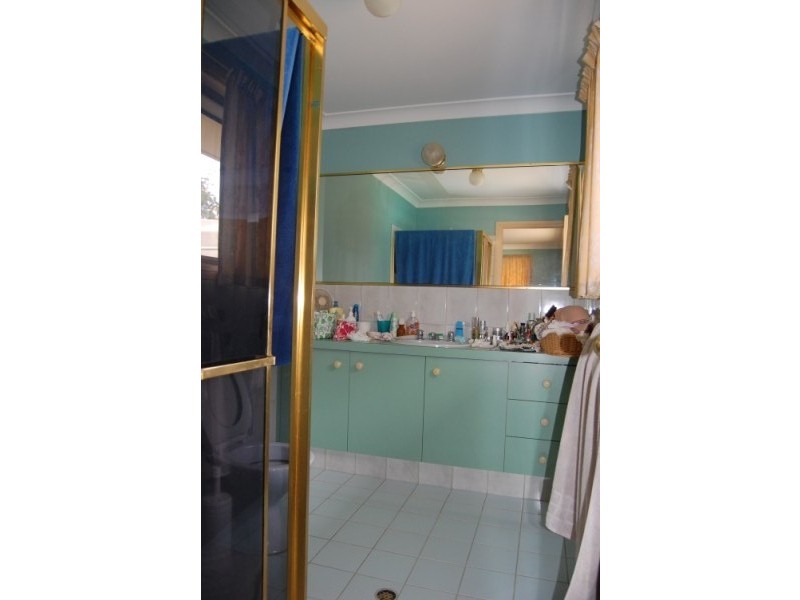 4 Nicolson Ct, Mermaid Waters QLD 4218