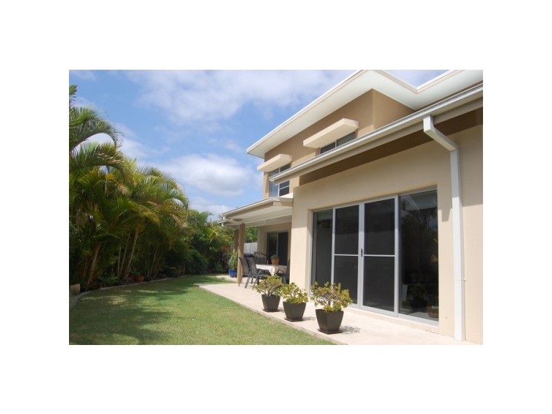 2 Royal links Dr, Robina QLD 4226