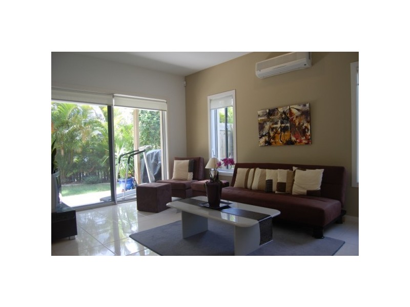 2 Royal links Dr, Robina QLD 4226