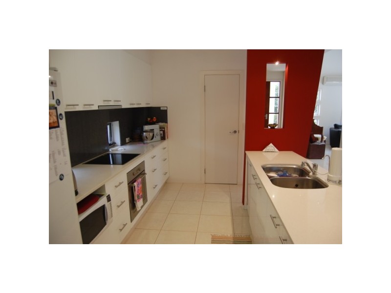 2 Royal links Dr, Robina QLD 4226