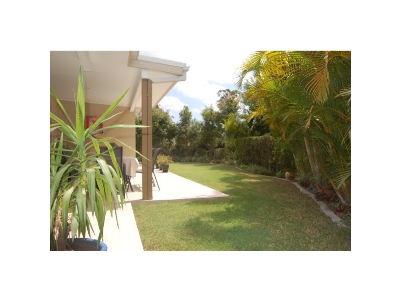 2 Royal links Dr, Robina QLD 4226