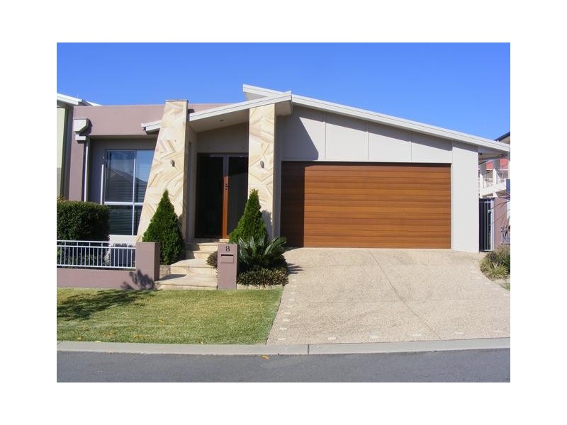 8 Menton Av, Varsity Lakes QLD 4227
