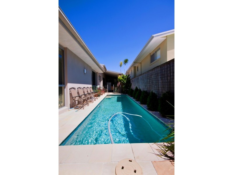 8 Menton Av, Varsity Lakes QLD 4227