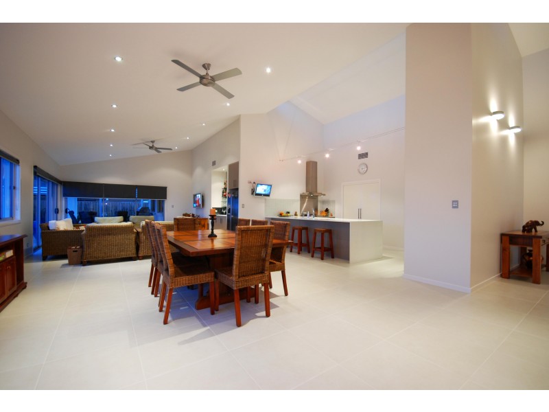 1 PEREGRINE ST, Reedy Creek QLD 4227