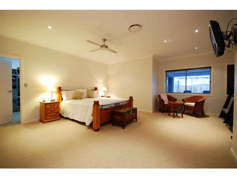 1 PEREGRINE ST, Reedy Creek QLD 4227