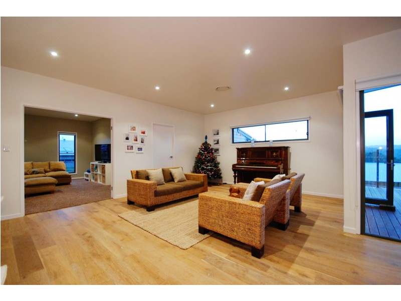 1 Camarillo CCT, Reedy Creek QLD 4227