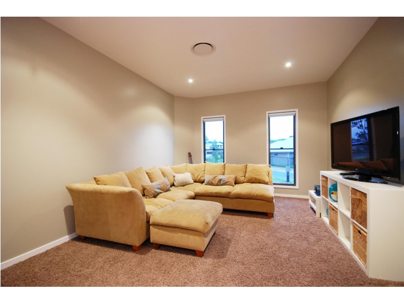 1 Camarillo CCT, Reedy Creek QLD 4227